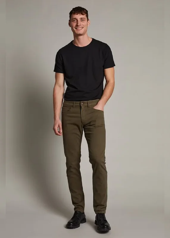 Men's Jeans with a Destroyed LookPete Stretch Jean